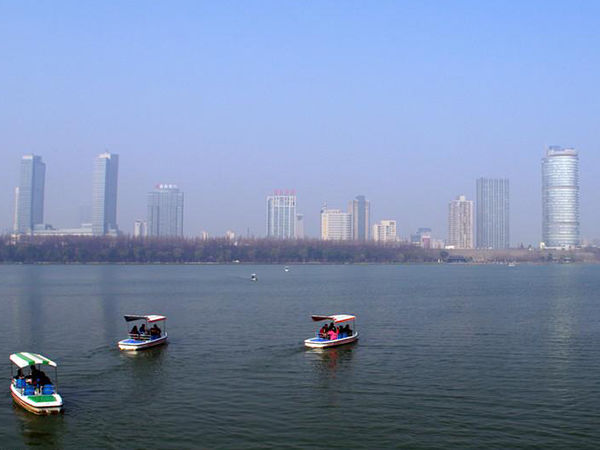 南京名门组织玄武湖春季踏青游
