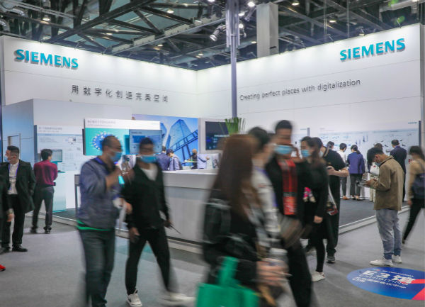 新闻图片_西门子携数字化楼宇技术和解决方案亮相第五届中国国际智能建筑展览会_meitu_1.jpg
